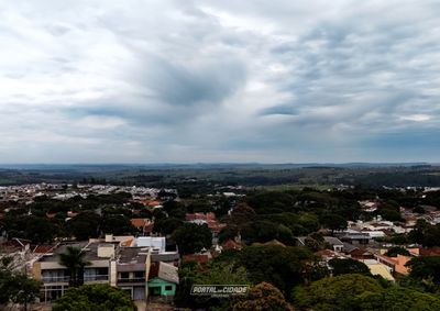 Temperatura deve chegar aos 28&deg;C no s&aacute;bado e domingo, com pancadas isoladas e rajadas de vento
