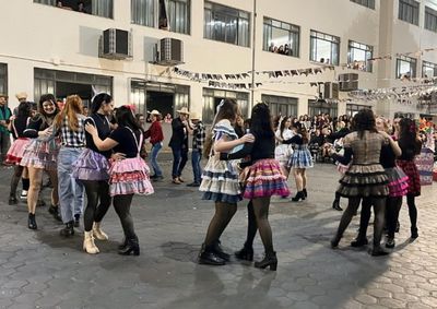Festividade junina acontece na ter&ccedil;a-feira (11), com entrada gratuita e suspens&atilde;o de aulas noturnas na data