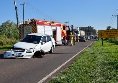 Colis&atilde;o entre Prisma, Strada e SpaceCross parou o tr&acirc;nsito nos dois sentidos; condutores n&atilde;o ficaram feridos