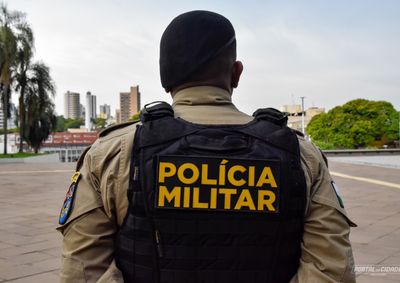 A abordagem aconteceu na Avenida Brasil, na madrugada deste domingo (27); ferramentas e equipamentos usados em furtos de ve&iacute;culos foram encontrados