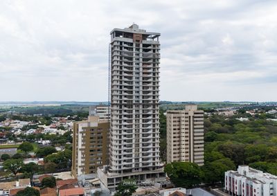 Crescendo na vertical, setor registra recorde de metragens aprovadas e diversas obras em diferentes regi&otilde;es, o que n&atilde;o anula as dificuldades