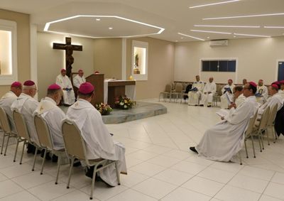Durante os tr&ecirc;s dias de programa&ccedil;&atilde;o, os bispos trataram de diferentes temas relacionados &agrave; atua&ccedil;&atilde;o pastoral e administrativa da Igreja Cat&oacute;lica