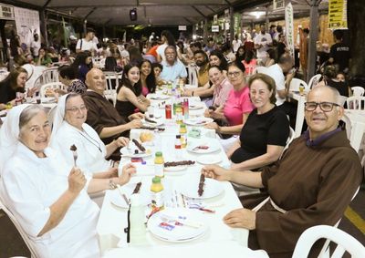 Par&oacute;quia promove dez dias de celebra&ccedil;&otilde;es ao padroeiro, com culin&aacute;ria t&iacute;pica, b&ecirc;n&ccedil;&atilde;o de bichos e leil&atilde;o beneficente at&eacute; 4 de outubro