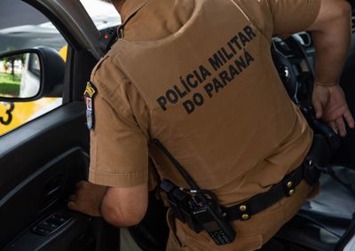 Diante da situa&ccedil;&atilde;o, ele recebeu voz de pris&atilde;o e foi encaminhado para a 7&ordf; Subdivis&atilde;o Policial (7&ordf; SDP), com apoio de uma viatura de transporte