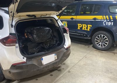 Durante a ocorr&ecirc;ncia, o homem, que &eacute; natural do Rio Grande do Sul, teria confessado aos agentes que transportava drogas com destino a Passo Fundo (RS)