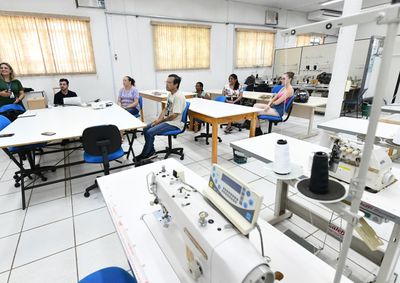 Senai e Prefeitura oferecem cursos gratuitos de Auxiliar de Confec&ccedil;&atilde;o e Modelagem, Corte e Costura. Para se candidatar, &eacute; necess&aacute;rio ter 14 anos completos