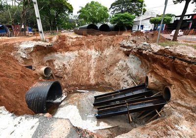 Avenidas Castelo Branco, Parigot de Souza e Fl&oacute;rida ter&atilde;o bloqueio para avan&ccedil;o das escava&ccedil;&otilde;es da nova rede contra alagamentos
