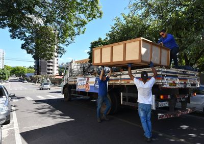 Moradores devem deixar materiais na cal&ccedil;ada at&eacute; as 8h; a&ccedil;&atilde;o j&aacute; recolheu mais de 137 toneladas em dois dias