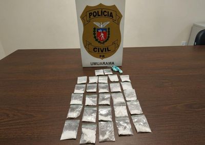 A equipe abordou o ve&iacute;culo suspeito e apreendeu, no interior do carro, 28 envelopes de coca&iacute;na. O condutor foi identificado pelas iniciais G. A. M