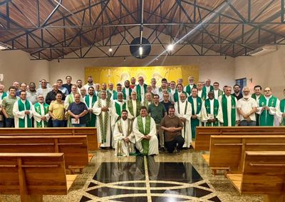 Encontro espiritual ocorreu no Centro de Forma&ccedil;&atilde;o Diocesano e contou com a presen&ccedil;a integral do arcebispo Dom Geremias Steinmetz