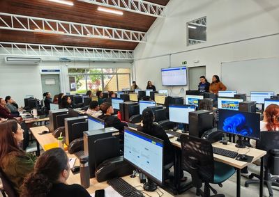 A capacita&ccedil;&atilde;o orienta profissionais sobre o novo sistema digital da Administra&ccedil;&atilde;o Municipal, que busca modernizar e agilizar os processos administrativos