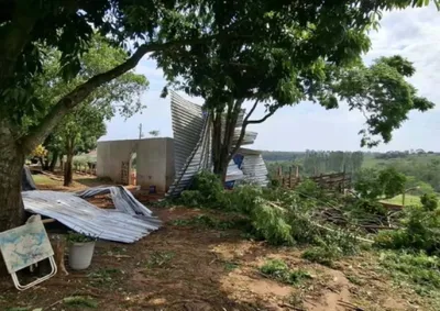 Mais de 100 propriedades rurais est&atilde;o em situa&ccedil;&atilde;o cr&iacute;tica em Perobal, Cafezal do Sul e Alto Piquiri ap&oacute;s chuvas e ventos fortes