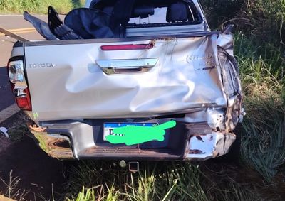 Condutor de 18 anos e dois passageiros, de 13 e 18 anos, sofreram ferimentos no acidente ocorrido neste domingo (27)