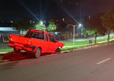 Batida ocorreu na avenida &Acirc;ngelo Moreira da Fonseca; condutor de uma Fiat Strada apresentou 0,21 mg/L no teste do etil&ocirc;metro