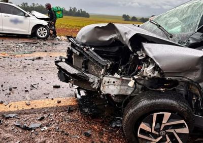Colis&atilde;o frontal entre T-Cross e Onix ocorreu perto da comunidade S&atilde;o Francisco; motorista e condutor ficaram feridos e tr&acirc;nsito foi interrompido