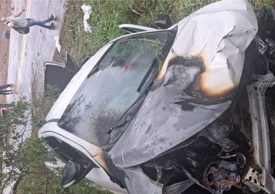 Colis&atilde;o no km 210 envolveu duas Stradas e um ve&iacute;culo de carga; condutor de 27 anos foi levado ao hospital; etil&ocirc;metro deu negativo