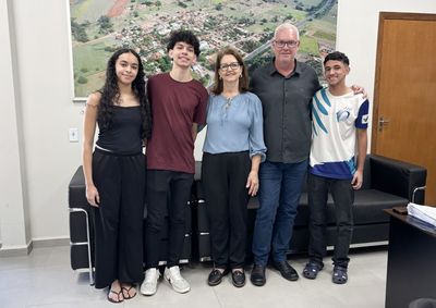 Pedro Henrique Barreto Germano, Claudinei Freitas de Oliveira Junior e Jhenifer Raiane Silva Lima apresentar&atilde;o o projeto SmartFilm IFPR