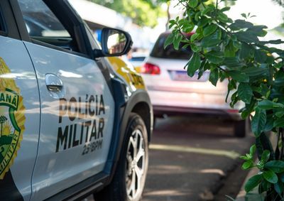 Segundo o prestador, ele deu um soco para se defender e desarmar o homem, que tentou fugir, mas bateu contra o muro e feriu o nariz