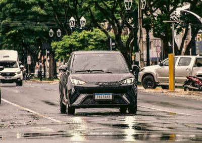 Regi&atilde;o soma 315 ve&iacute;culos el&eacute;tricos e h&iacute;bridos plug-in emplacados; registros de 2026 j&aacute; superam em 83% o total de 2025