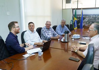 IBGE fez nesta quinta (8) a primeira reuni&atilde;o com &oacute;rg&atilde;os p&uacute;blicos e entidades do setor produtivo; entrevistadores usar&atilde;o colete azul e crach&aacute;