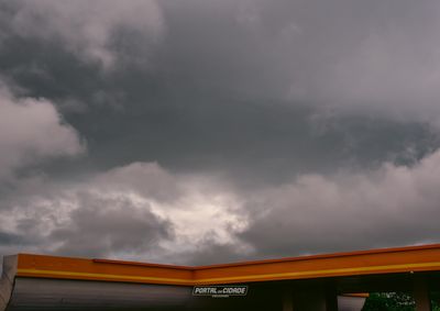 Estimativas di&aacute;rias somam 38,5 mm na quinta, 12 mm na sexta, 35,9 mm no s&aacute;bado e 14 mm no domingo; Inmet emitiu aviso