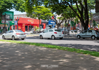 Levantamento do Detran-PR mostra avan&ccedil;o abaixo da m&eacute;dia estadual de 6,2%; estado chegou a 9,46 milh&otilde;es de unidades com IPVA reduzido a 1,9%