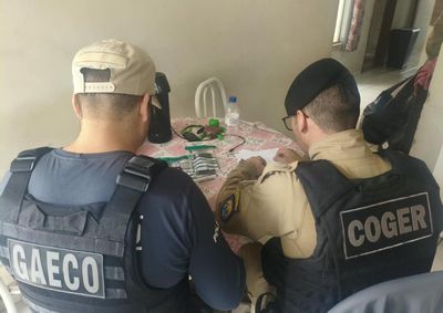 Investigado teria apreendido carga de cigarros contrabandeados com informa&ccedil;&atilde;o privilegiada e desviado parte dos produtos em retribui&ccedil;&atilde;o