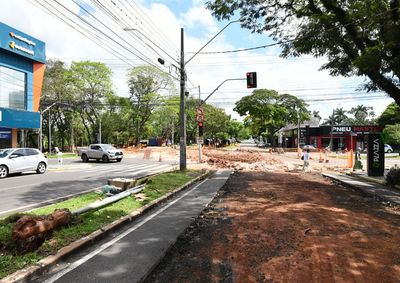 Prefeitura de Umuarama diz que o servi&ccedil;o n&atilde;o foi paralisado; concreto das caixas de liga&ccedil;&atilde;o precisa de cinco dias para secar entre uma etapa e outra