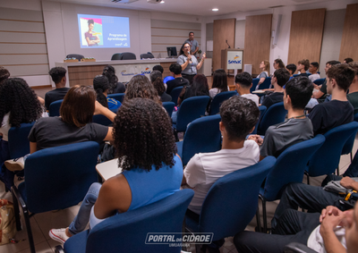 Aulas &agrave;s ter&ccedil;as e quintas, das 19h &agrave;s 22h, somam 24 horas de conte&uacute;do entre 13 de outubro e 5 de novembro