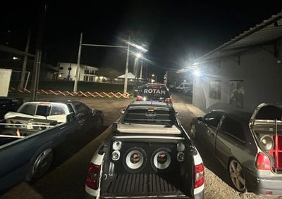 Gol e Saveiro foram recolhidos ao p&aacute;tio do 25&ordm; BPM ap&oacute;s ronda da Rotam no Alto da Paran&aacute;, regi&atilde;o com queixas de barulho na madrugada