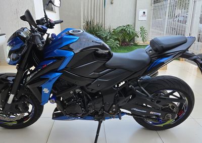 SUZUKI GSX-S