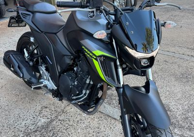 YAMAHA FZ25