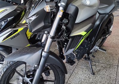 YAMAHA FZ25