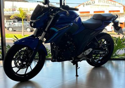 YAMAHA FZ25