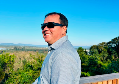 Ricardo Inclusivo defende que inclus&atilde;o vai al&eacute;m de rampas e passa por transporte, cal&ccedil;adas seguras e igualdade de oportunidades.