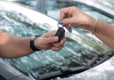 V&iacute;tima transferiu dinheiro e s&oacute; percebeu a fraude ao encontrar o verdadeiro propriet&aacute;rio do autom&oacute;vel.