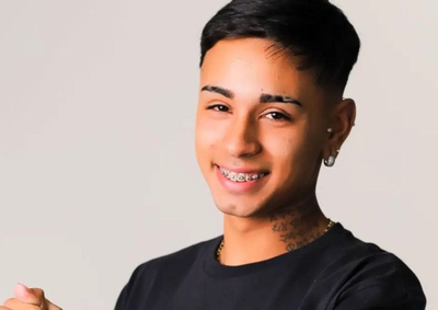 Jovem de 23 anos colidiu o ve&iacute;culo que dirigia contra uma &aacute;rvore

