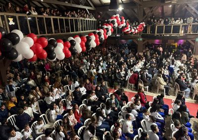 380 alunos participaram da cerim&ocirc;nia que aconteceu na noite desta quinta-feira, 25