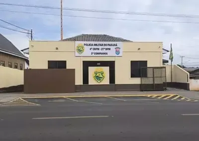 Ao notar que seria abordado, o homem descartou a caixa em uma lixeira e fugiu a p&eacute;