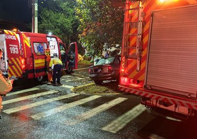 Homem sofreu ferimentos na cabe&ccedil;a, rosto e m&atilde;o ap&oacute;s sair da pista e colidir contra uma &aacute;rvore na noite de sexta-feira.