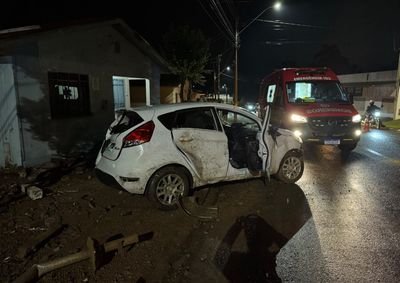 Homem de 28 anos sofreu ferimentos nas costas e rosto, e foi encaminhado &agrave; UPA ap&oacute;s o acidente no bairro Piedade.