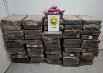 Al&eacute;m da droga, a caminhonete utilizada no transporte do entorpecente tamb&eacute;m foi apreendida