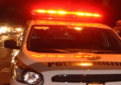 Homem com mandado de pris&atilde;o foi localizado em supermercado da cidade e, horas depois, a Pol&iacute;cia Militar flagrou dois ve&iacute;culos em disputa de corrida.