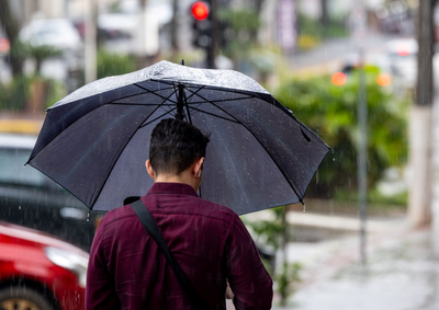 Influ&ecirc;ncia do El Ni&ntilde;o j&aacute; altera o padr&atilde;o clim&aacute;tico e deve provocar mais chuva e tempestades em Santa Catarina at&eacute; a primavera.