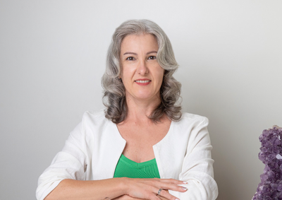 Marcia Sebem apresenta a Seven Healings e fala sobre como experi&ecirc;ncias vividas podem influenciar emo&ccedil;&otilde;es, comportamentos e sintomas f&iacute;sicos.