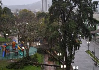 Entre 2h e 8h, Uni&atilde;o da Vit&oacute;ria registrou 52,2 mil&iacute;metros de chuva, segundo o Simepar.