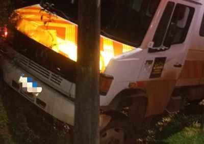 Ve&iacute;culo transportava nove pessoas. Apesar do susto, ningu&eacute;m ficou ferido e todos recusaram atendimento m&eacute;dico.