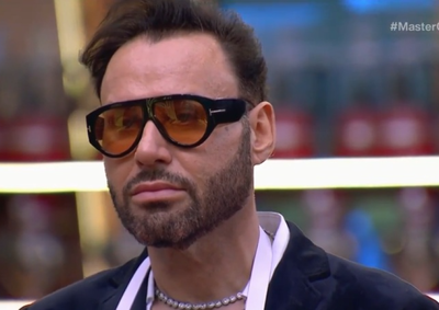 Participante deixou a competi&ccedil;&atilde;o no oitavo epis&oacute;dio ap&oacute;s desafio com pato e afirmou sair "feliz" da experi&ecirc;ncia.