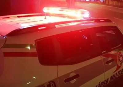 As ocorr&ecirc;ncias foram registradas no centro da cidade. Um motociclista e um trabalhador foram socorridos ao hospital. 