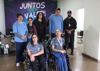 Educandos e professores visitaram a Unigua&ccedil;u FM para apresentar as a&ccedil;&otilde;es da mobiliza&ccedil;&atilde;o nacional, que inclui atividades sobre inclus&atilde;o e cidadania.